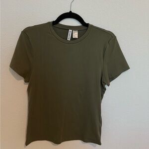 H&M Dividend Olive Green Women’s Short Sleeve Tee Size Large